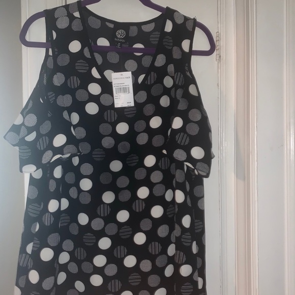 Bobeau cold shoulder shirt - Picture 5 of 5